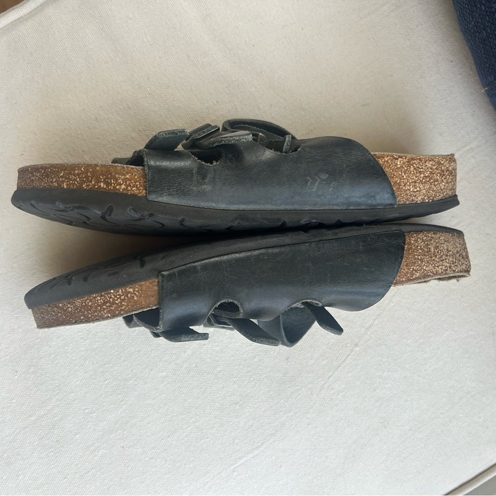 Well loved Florida Soft Footbed Birks with still a lot of life left in them🖤😌 - Picture 2 of 12